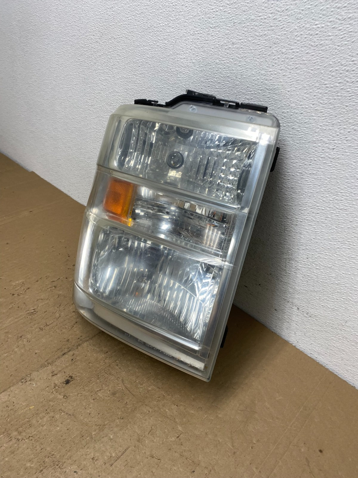 2008-2014 Ford Econoline E150 E250 E350 Right Passenger Headlight AC6050 DW1