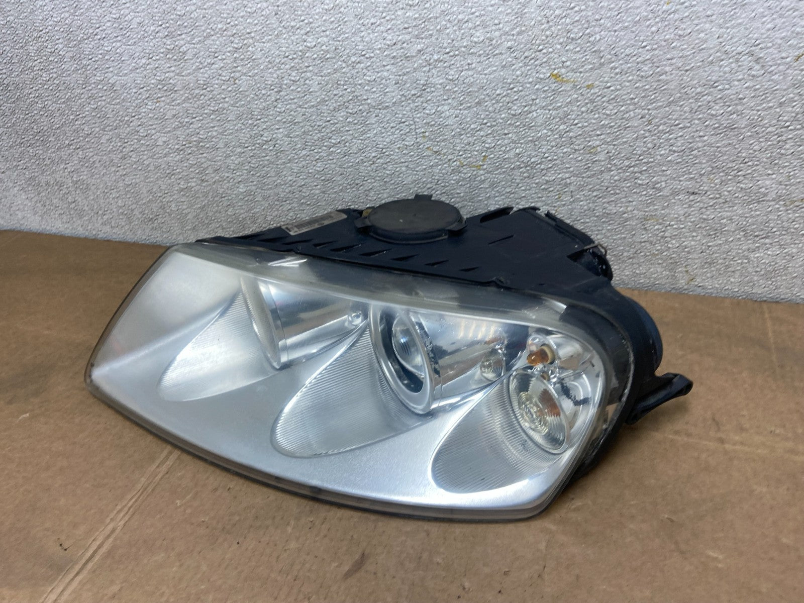 2004 to 2007 Volkswagen Touareg Left Driver Halogen Headlight Oem Y5157 DW1