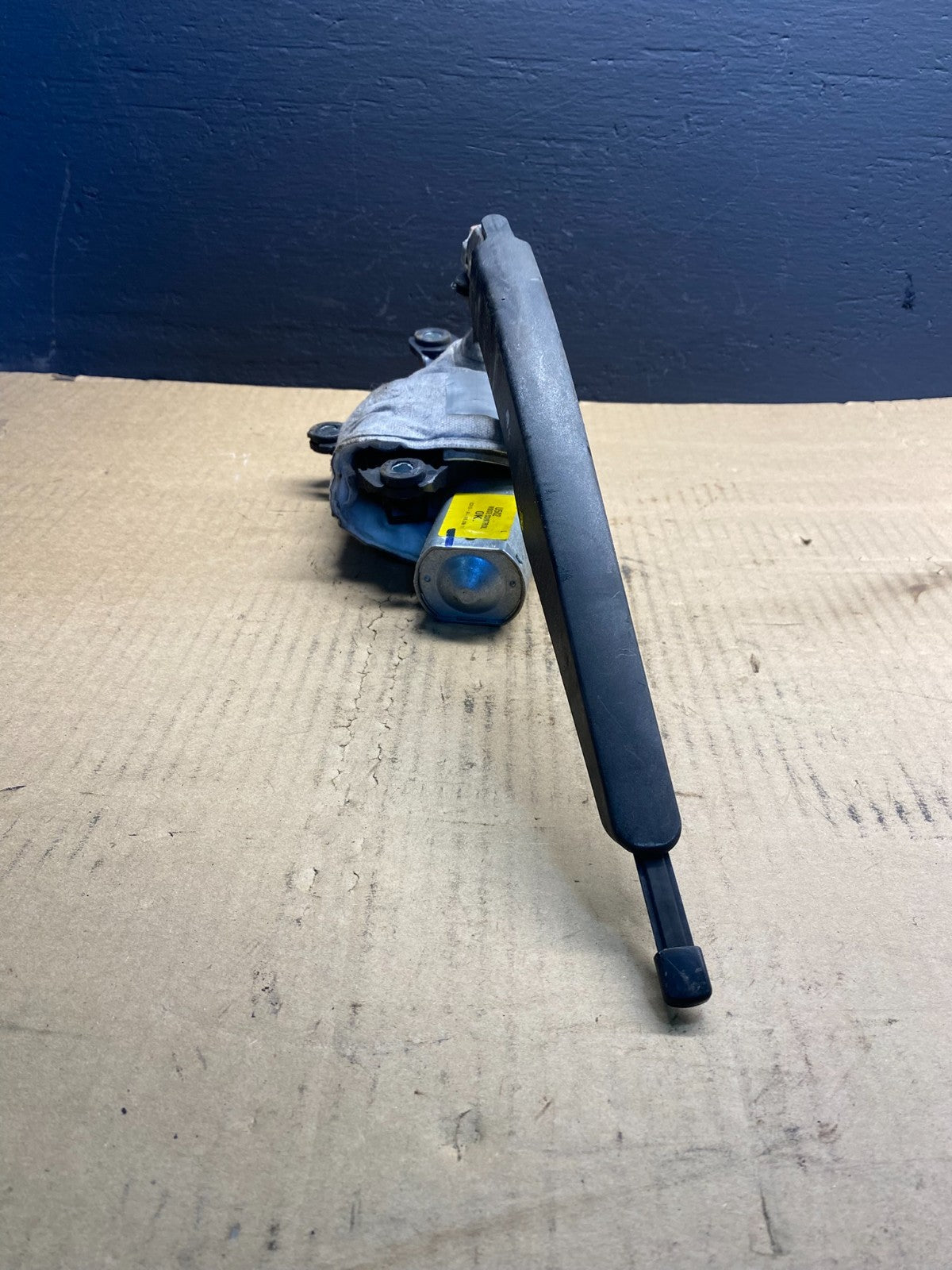 2011 to 2019 Ford Explorer Rear Windshield Wiper Motor OEM ab7392 DG2