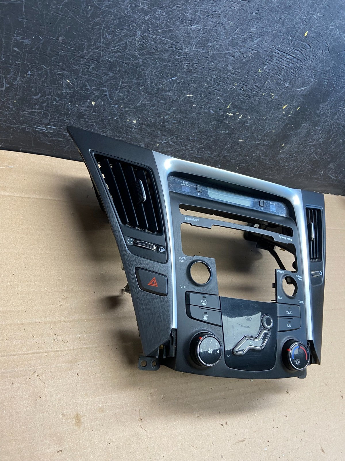 2011 - 2014 Hyundai Sonata Center Radio Climate Control Air Vent Bezel AG5145 DG2