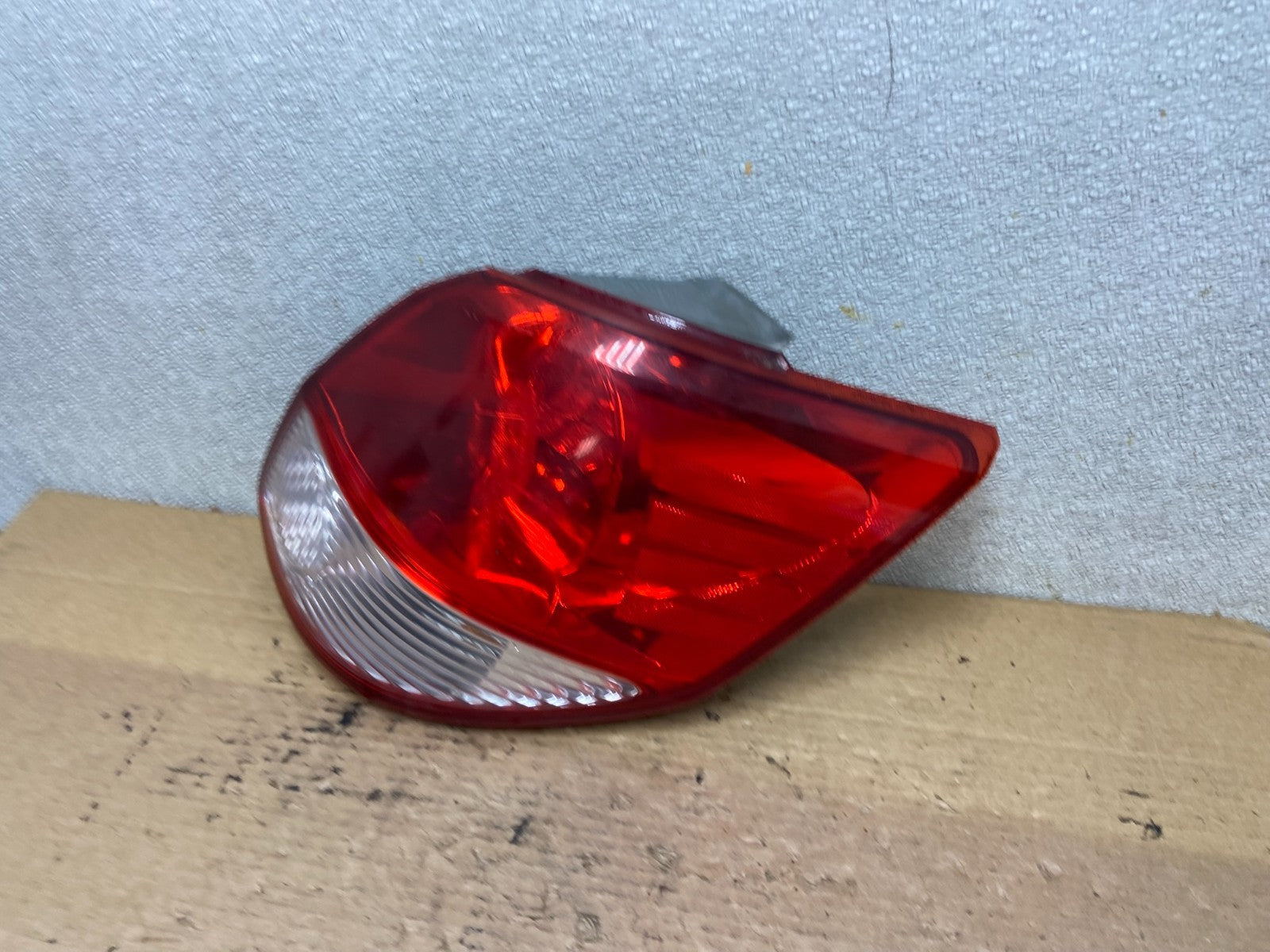 2003-2004 Toyota Matrix Right Passenger Rh Side Tail Light Oem AB3405 LK1