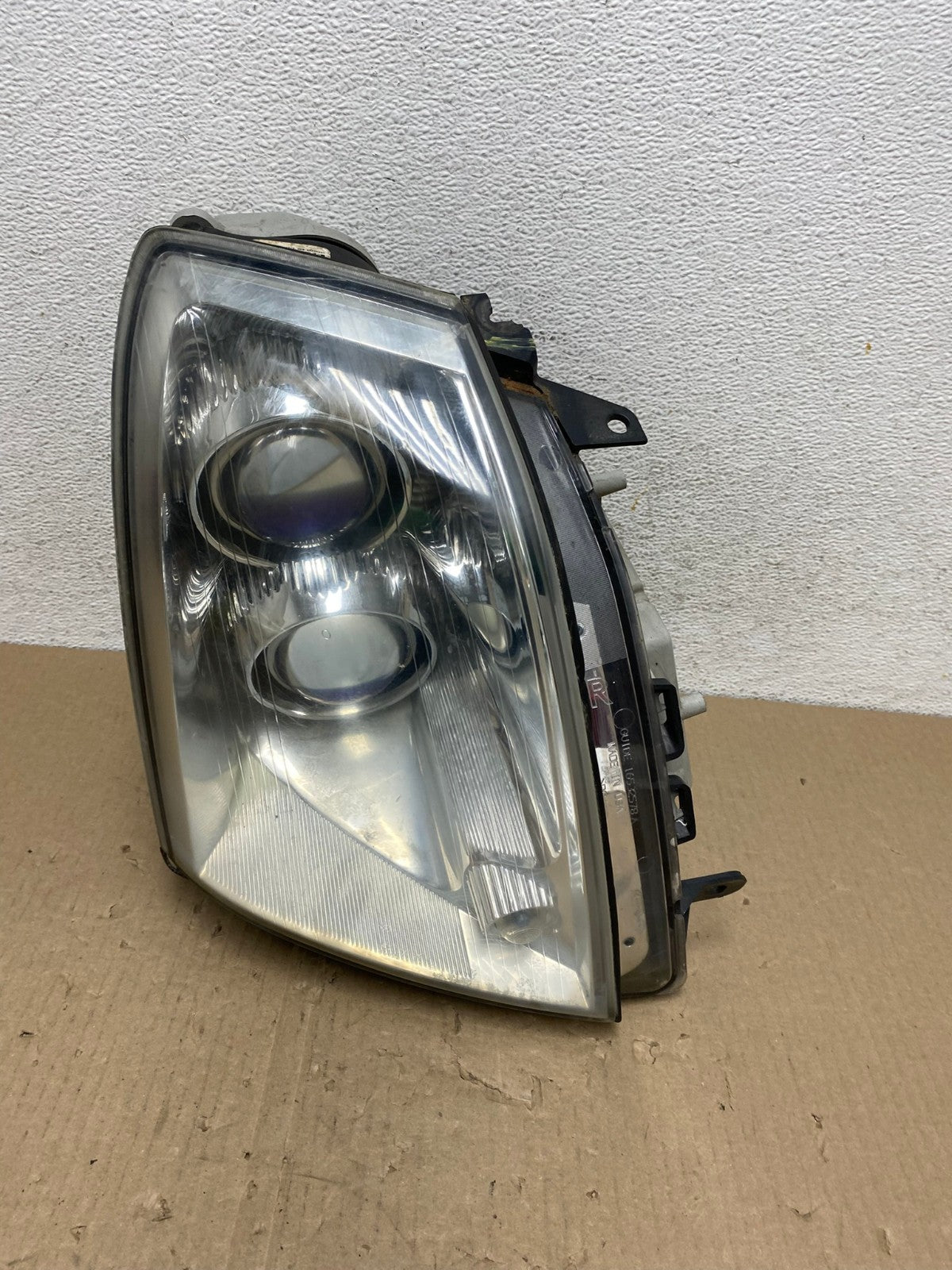 2005 - 2011 Cadillac STS Right Passenger RH Side Xenon Headlight AE9611 LK0