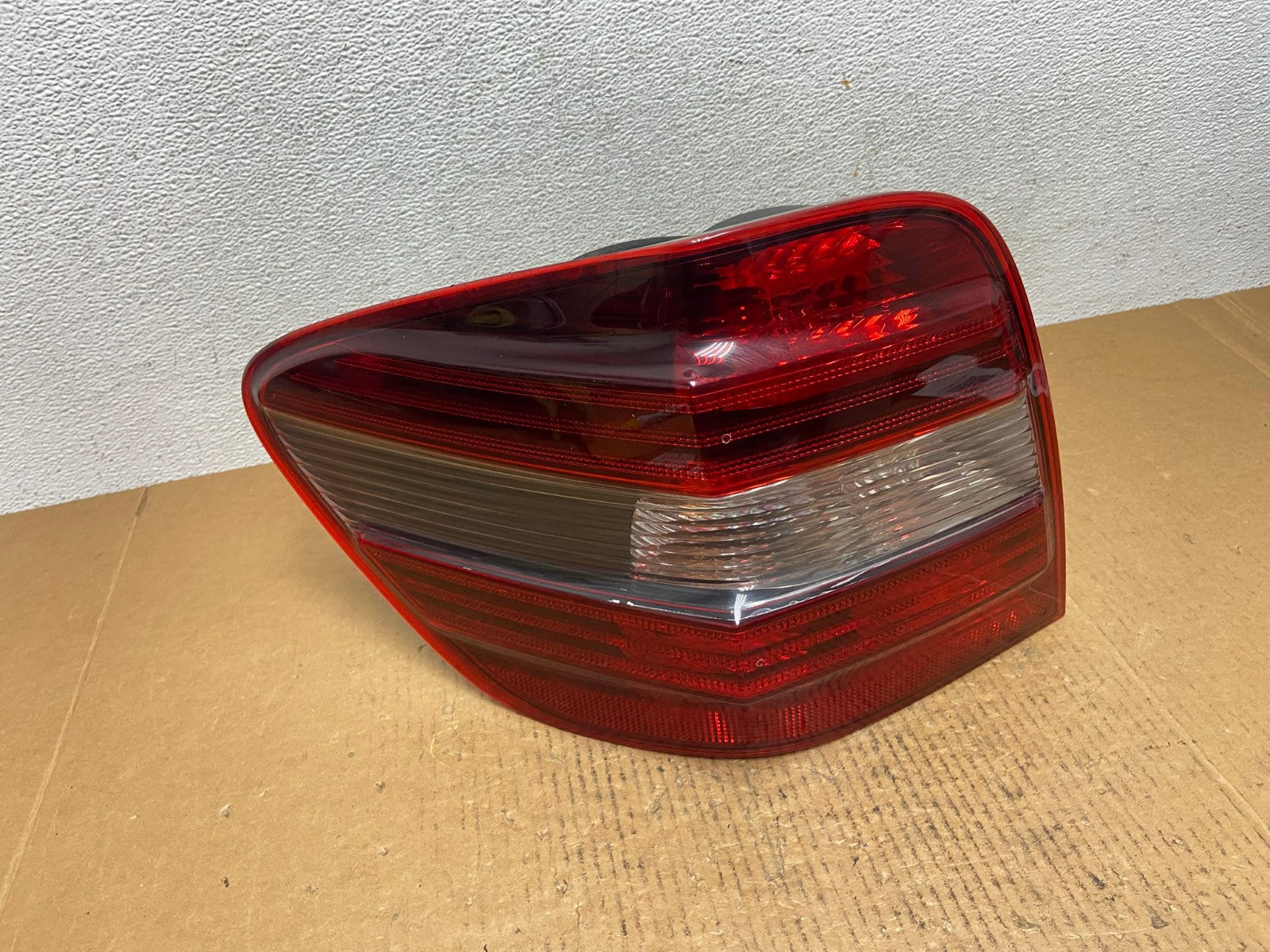 2009 to 2011 Mercedes ML350 ML-Class Left Driver Side LH Tail Light AE0414 LK0