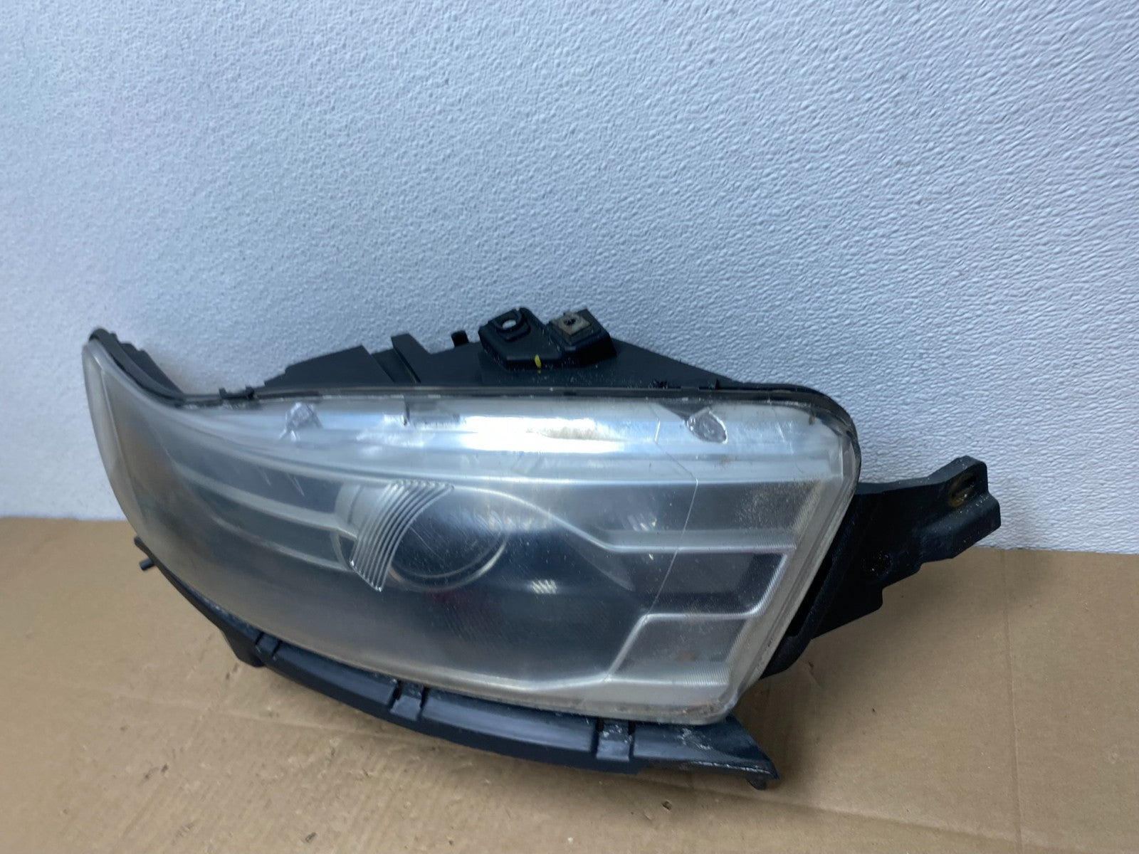 2013 to 2019 Ford Taurus Right Passenger RH Side Headlight Halogen OEM AB8142 DW1