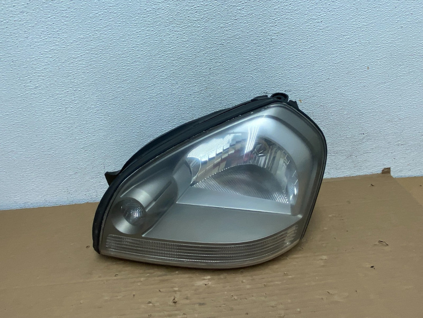 2005 to 2008 Hyundai Tucson Left Driver LH Side Headlight AD4247 DW0
