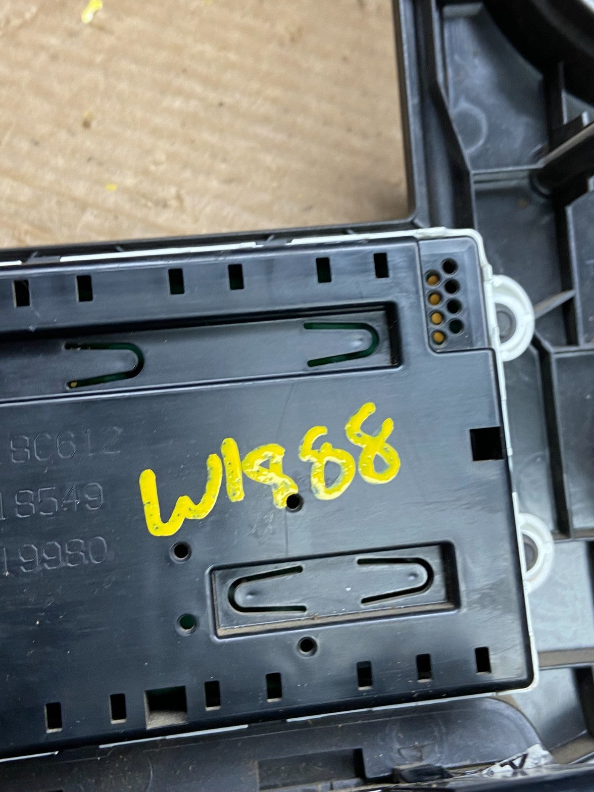2008-2010 Ford F250 F350 Radio Climate Control Radio Dash Bezel Trim Panel W18886