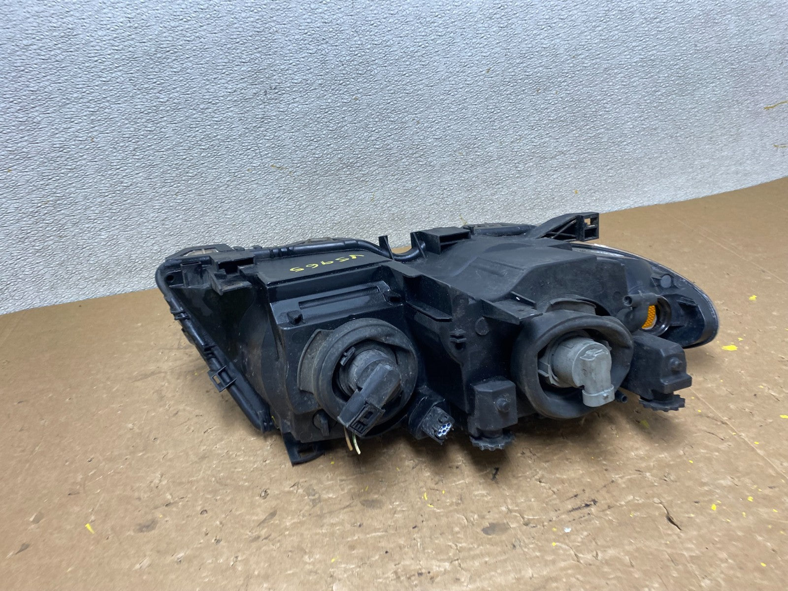 2002 to 2005 BMW 3 E46 Sedan Left Driver LH Halogen OEM Headlight V5965 DW12