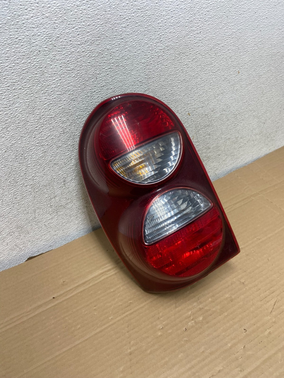 2005 2006 2007 Jeep Liberty Left Driver Lh Side Tail Light AG8887 DW2