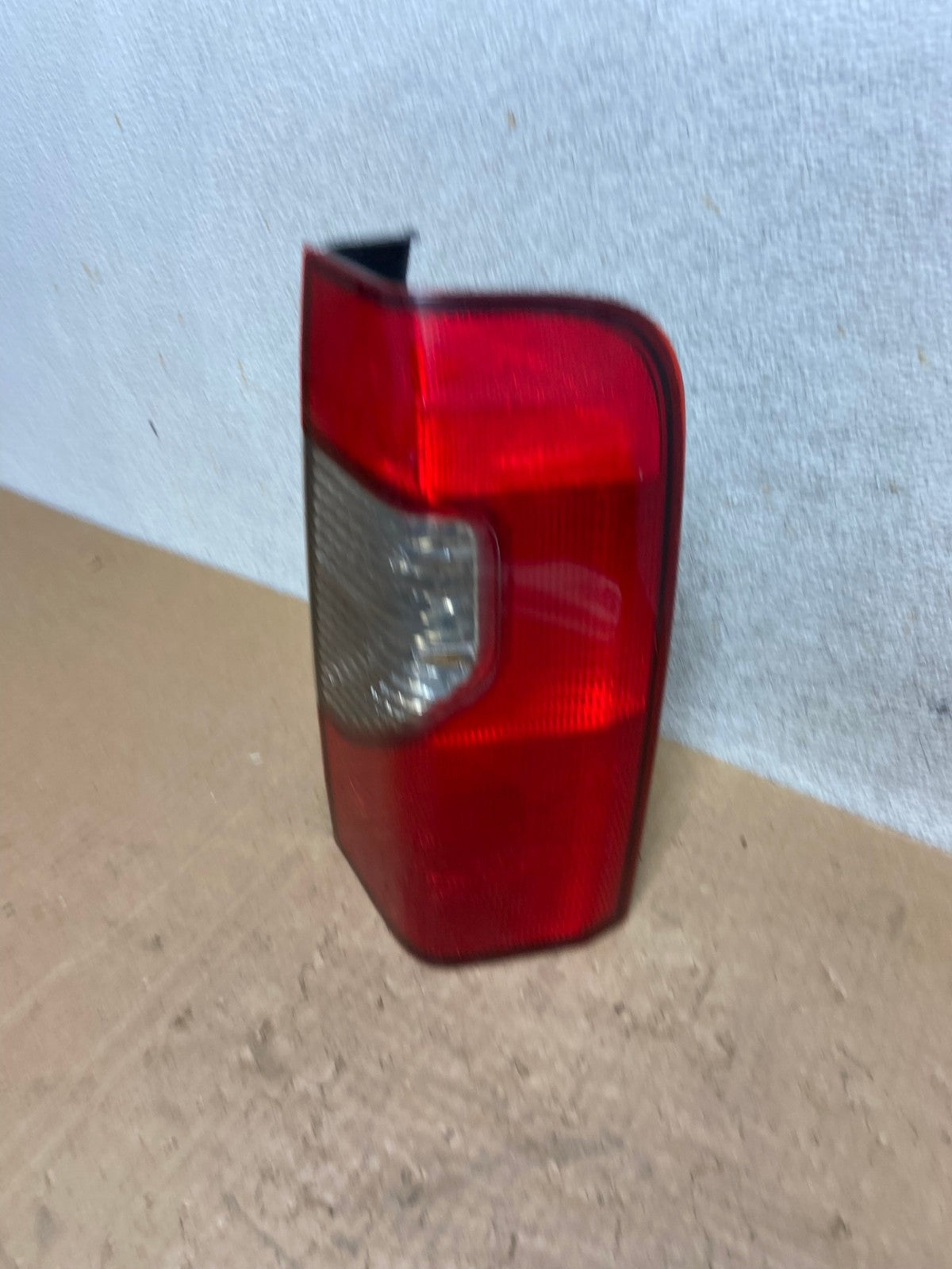 2002 2003 2004 Nissan Xterra Right Passenger RH Side Tail Light AI5525 LK1