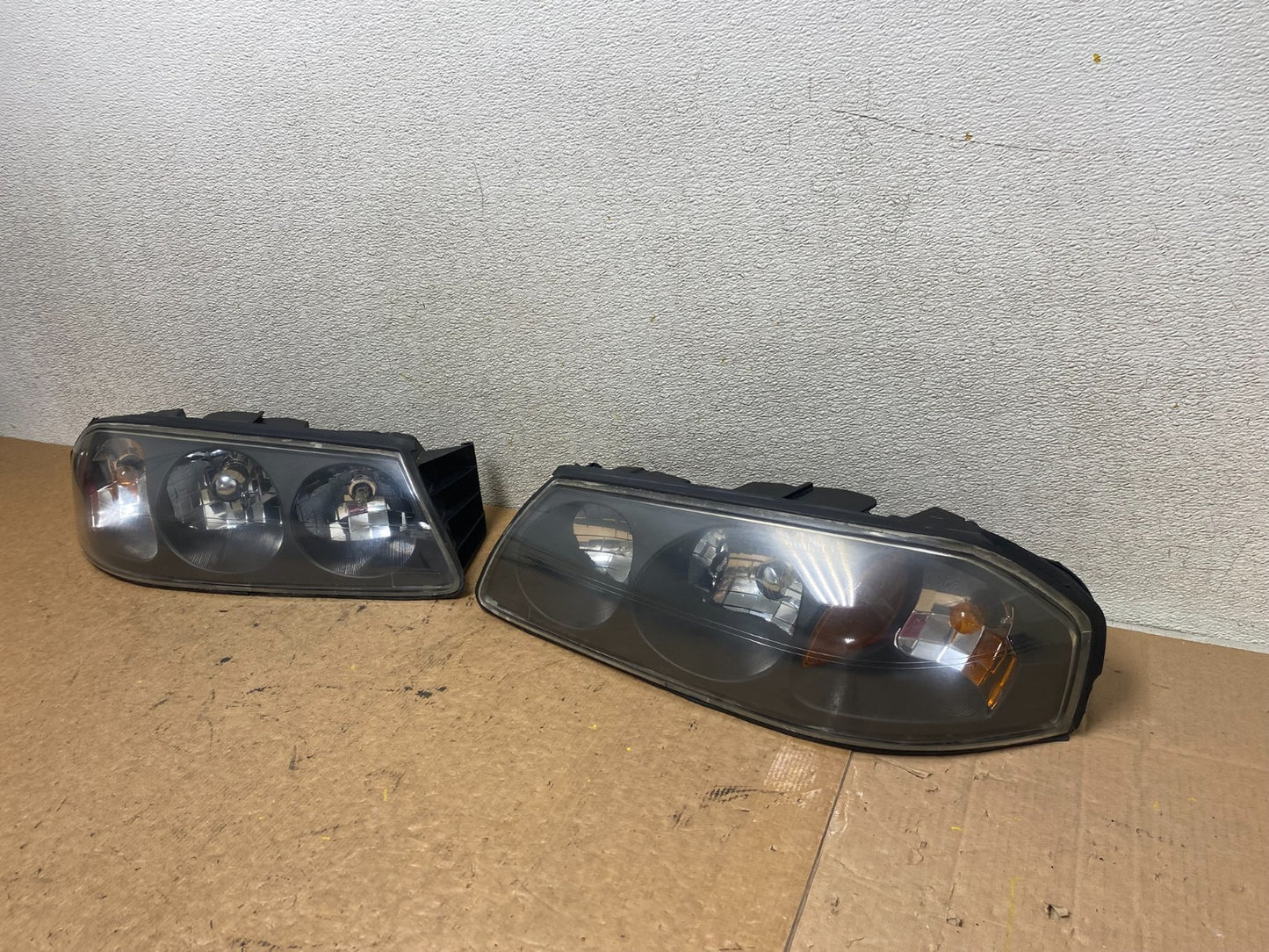 2000 to 2005 Chevrolet Impala Left+Right Set Headlights Halogen S7730 DW1