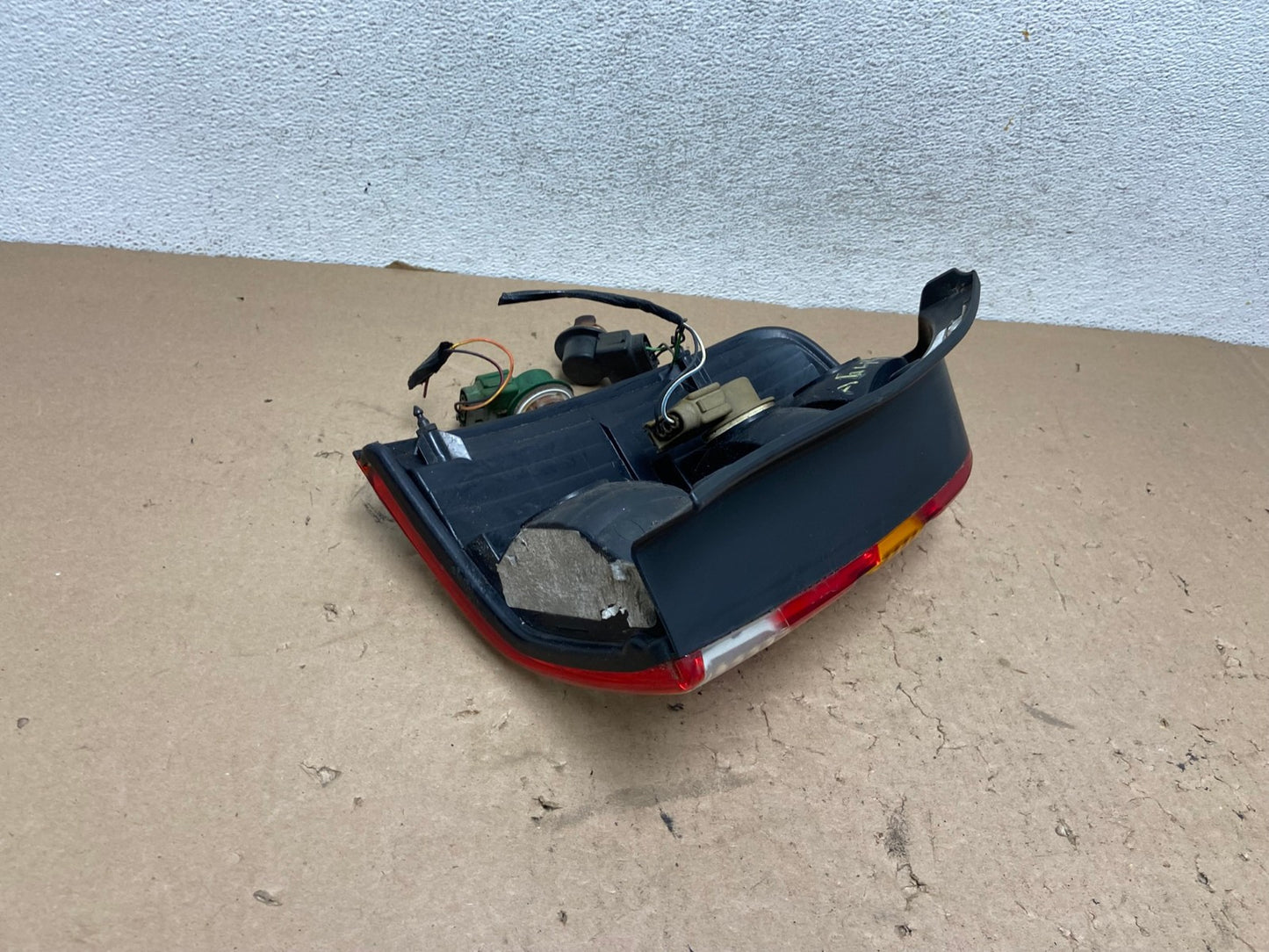 2001 to 2007 Ford Escape Right Passenger RH Side Tail Light AG4475 LK4