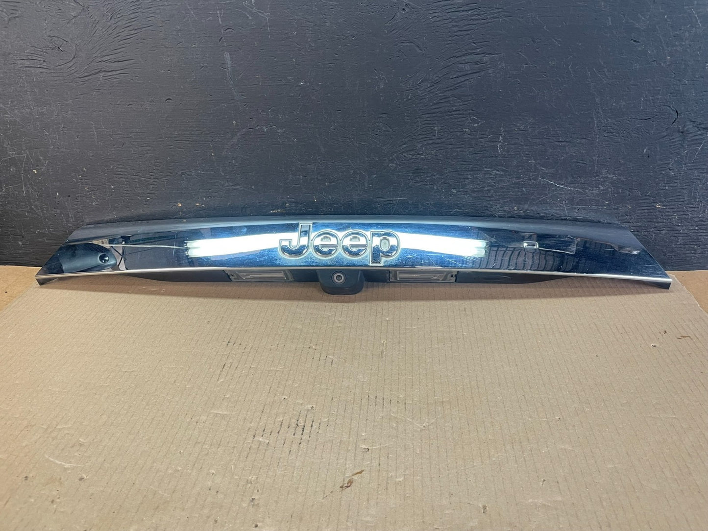 2011-2013 Jeep Grand Cherokee Liftgate Garnish Molding Trim W/ Camera AE3461 DG1
