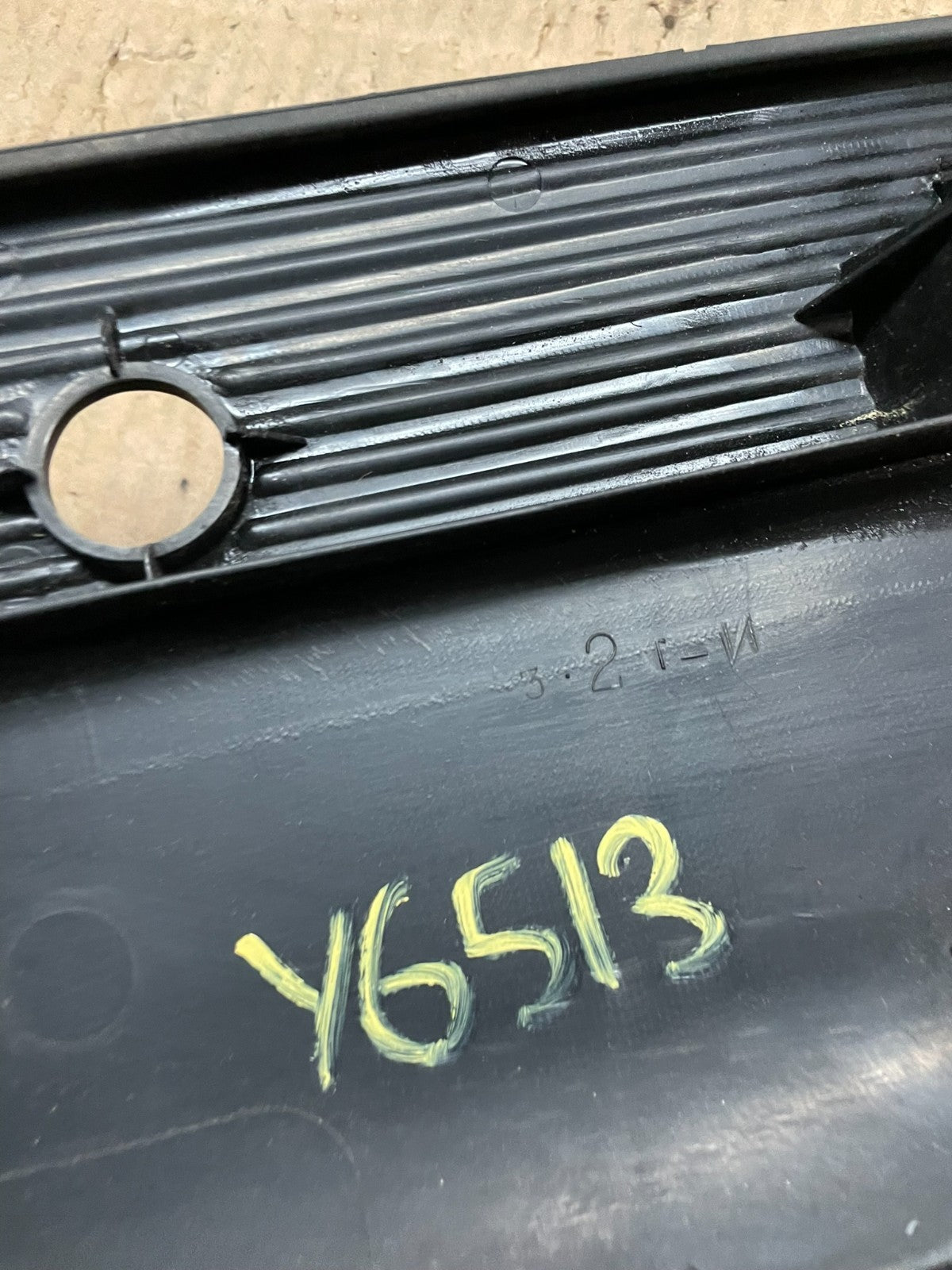 1993-1996 Toyota Corolla  Sedan Rear Center Garnish Panel 76801-12420 Y6513 DG8