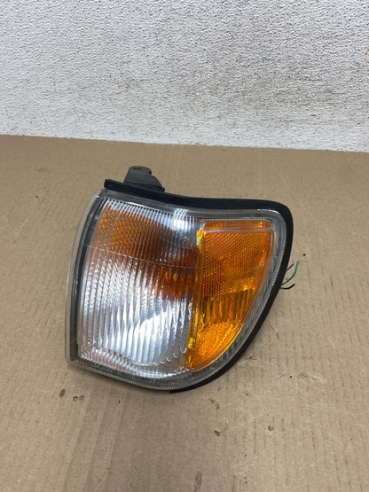 1999-2004 Nissan Pathfinder Front Left Driver Turn Signal AF5796 DW0