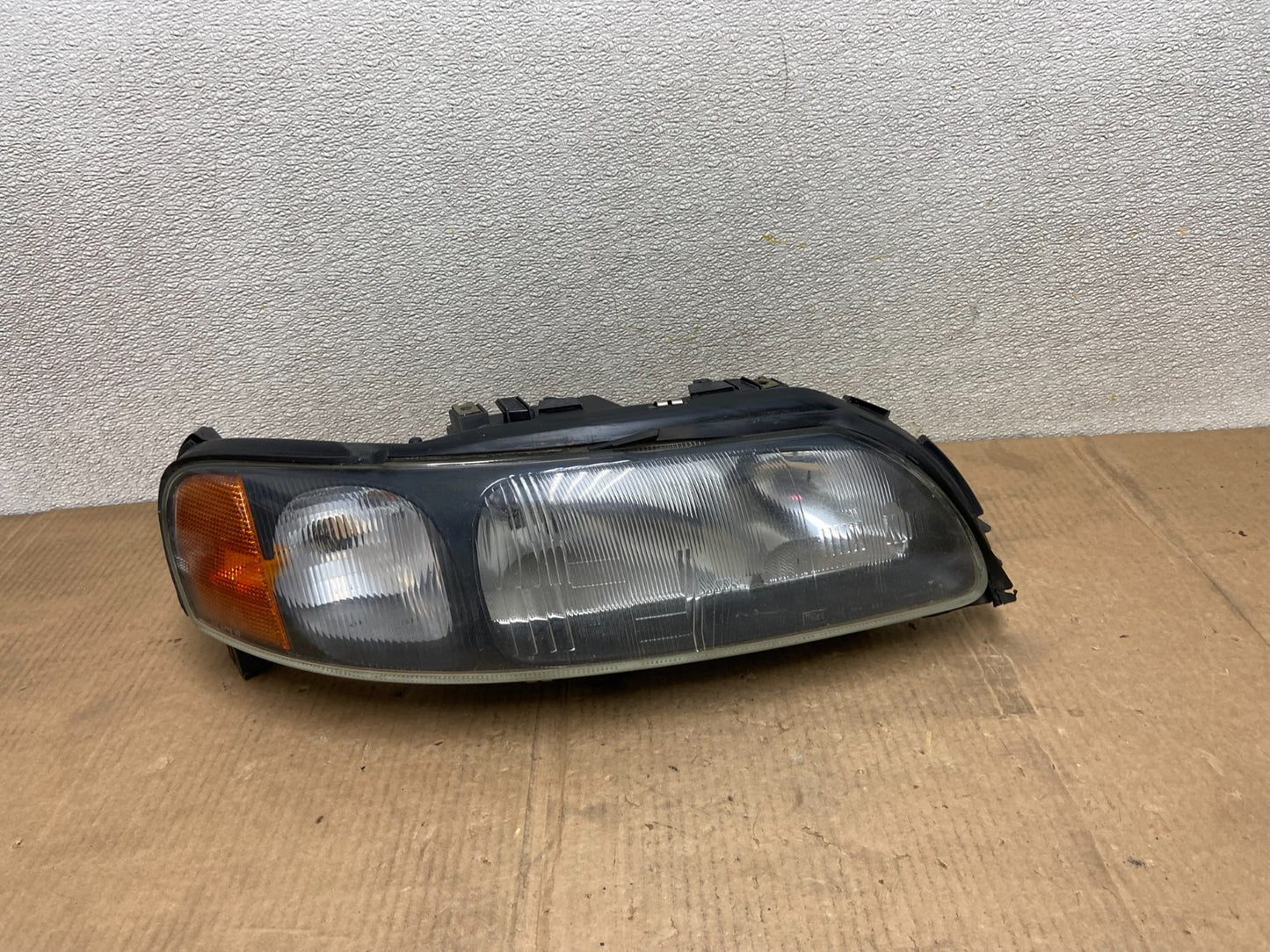 2001 2002 2003 2004 Volvo V70 XC70 Right Passenger Rh Headlight OEM AA6534 DW0