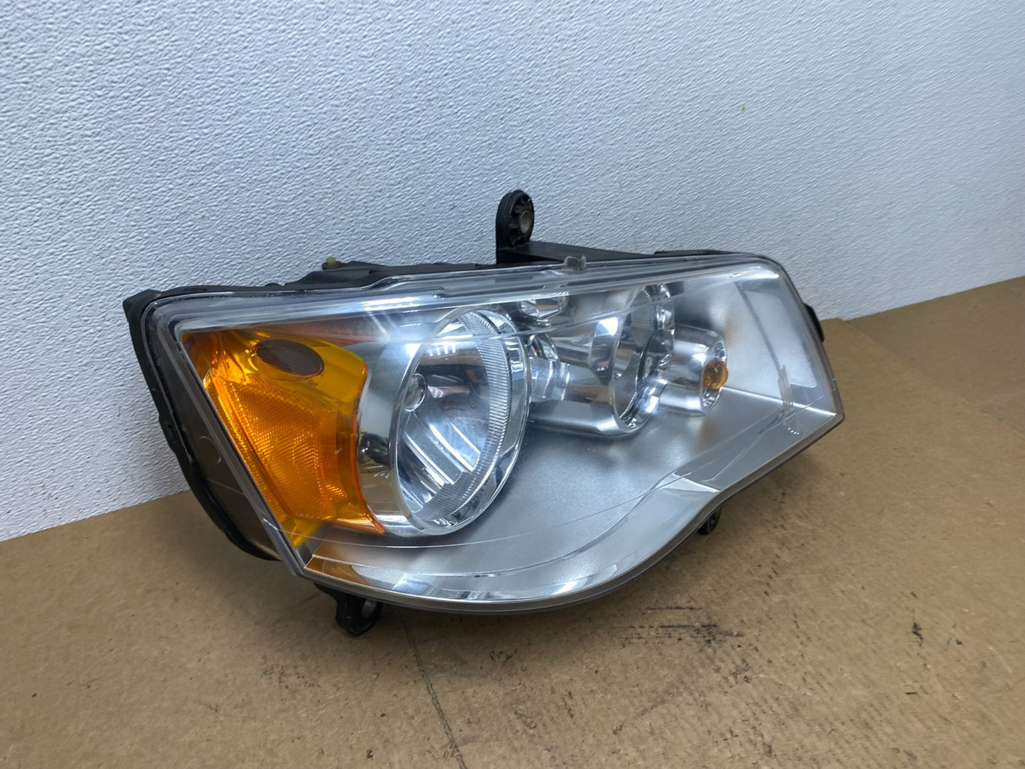 2011 to 2016 Chrysler Town and Country Right Passenger Headlight AC3411 DW2