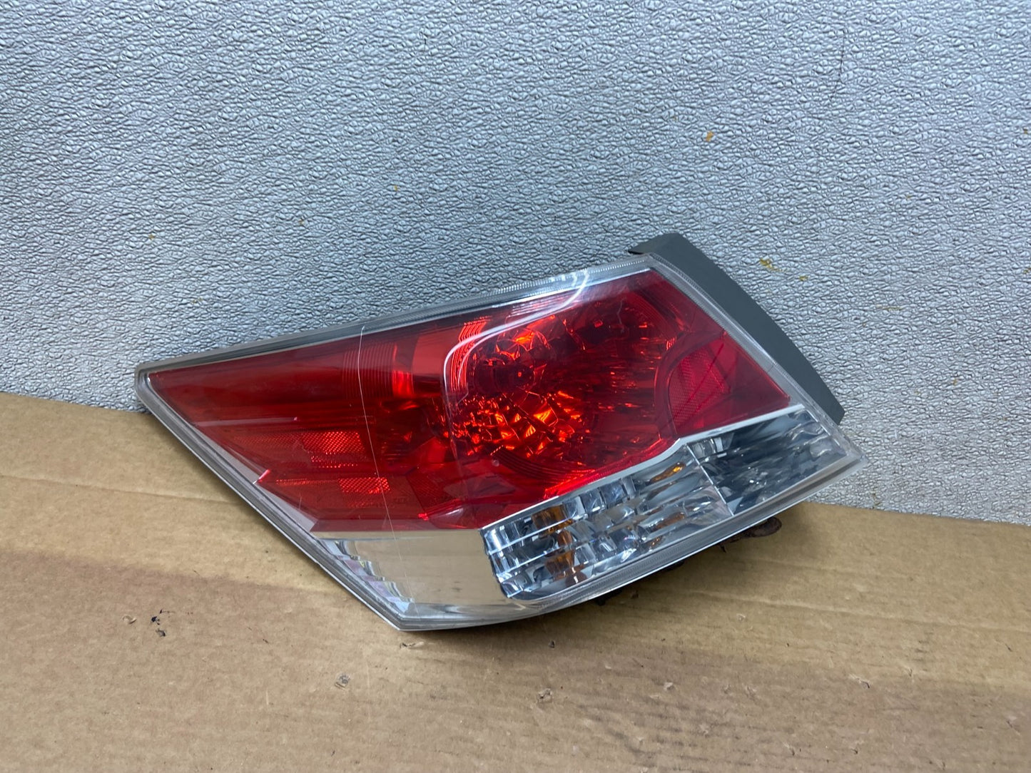 2008 to 2012 Honda Accord Sedan Tail light Left Driver LH Side AB5100 DW0