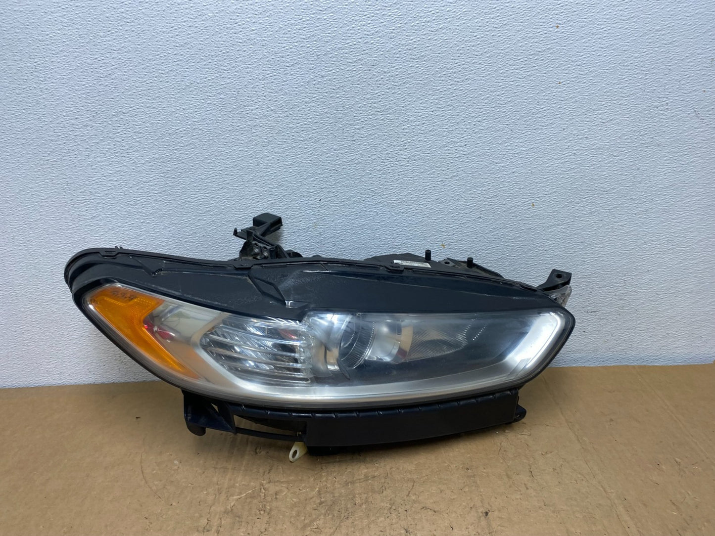 2013 to 2016 Ford Fusion Right Passenger Rh Side Headlight AD0587 DW0