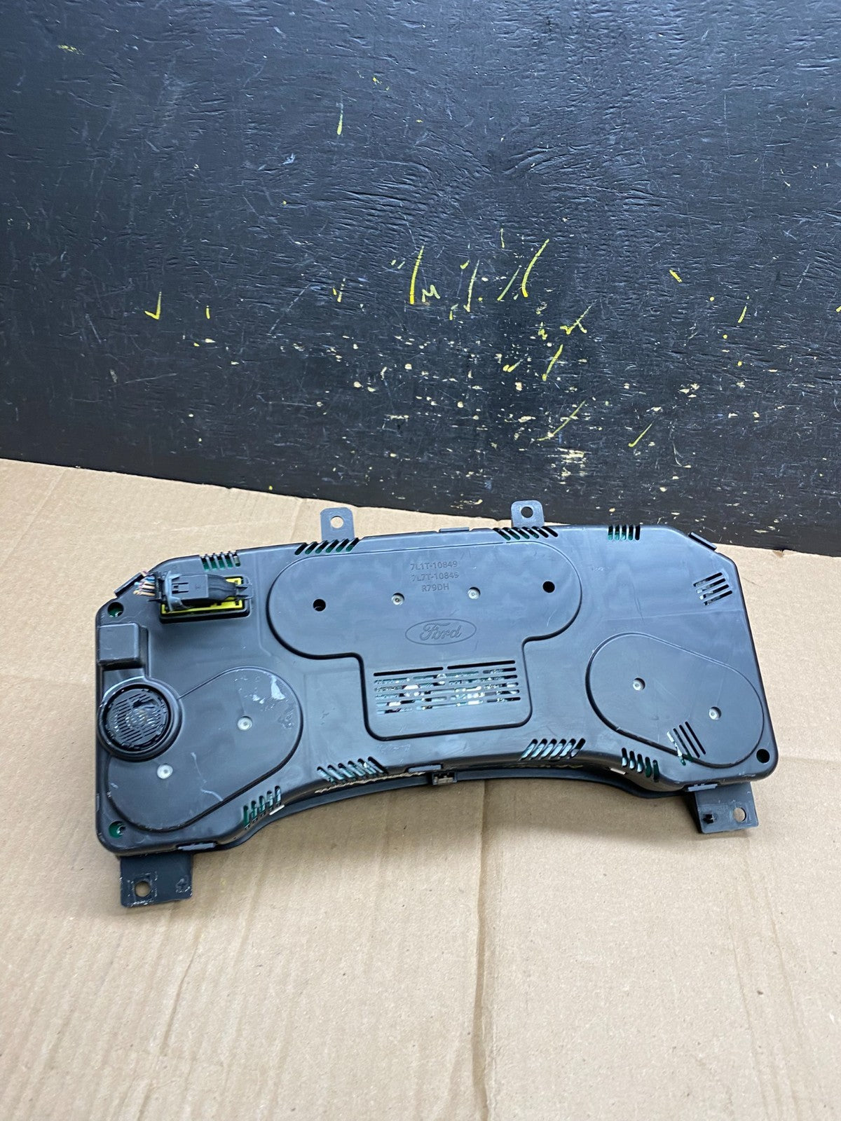 2010 2011 Ford  Expedition Speedometer Cluster Gauge Oem aa4560 DG5