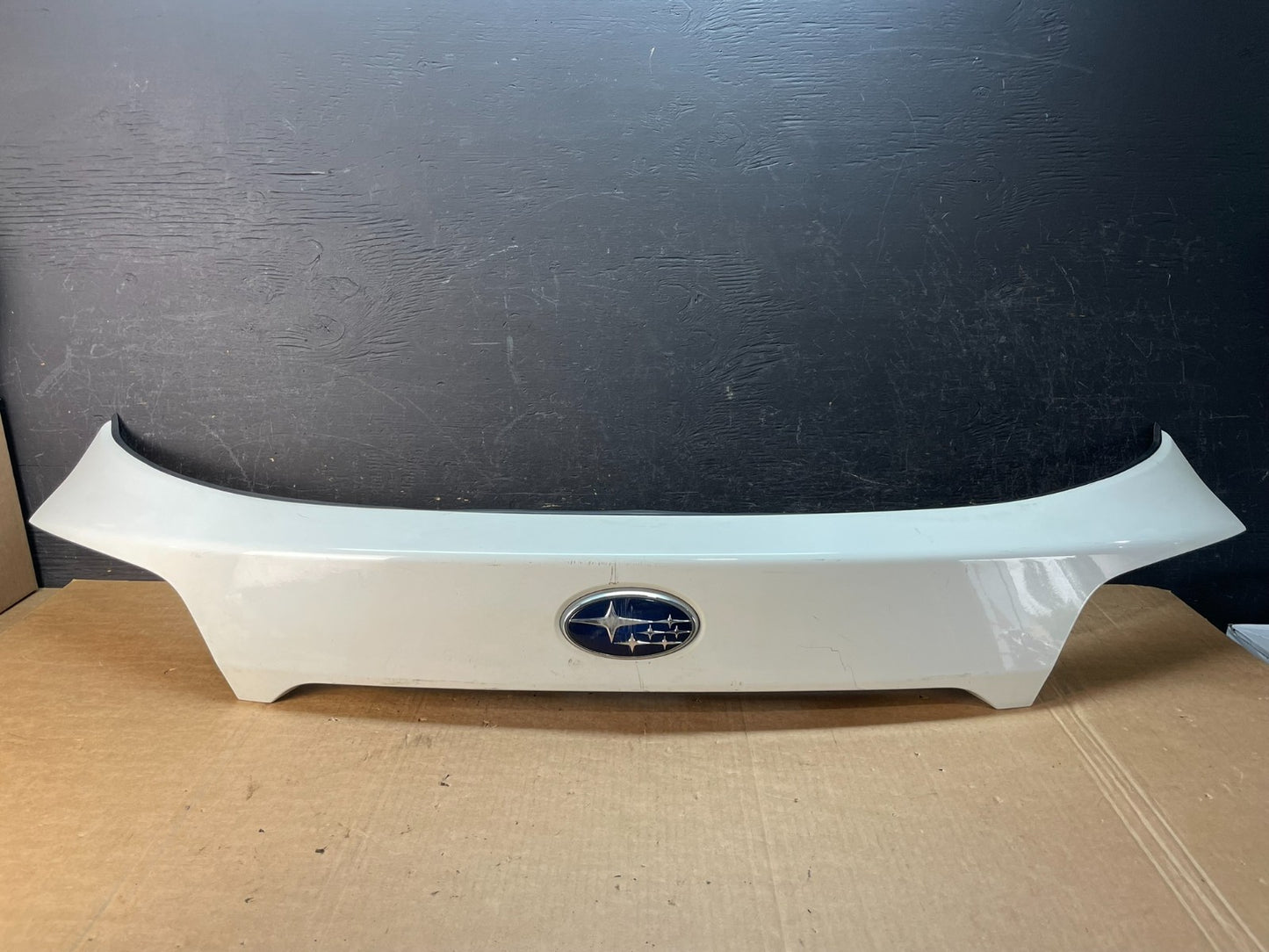 2015-2019 Subaru Outback Rear Liftgate Trunk Panel Trim Molding AE8456 DG0