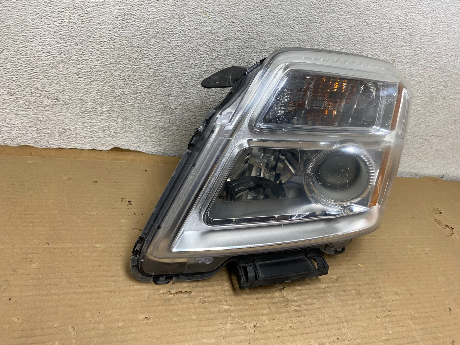 2010 to 2015 GMC Terrain Halogen Left Driver Lh Side Headlight AH0563 DW1