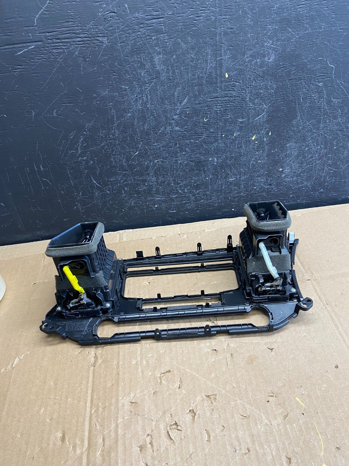 2017-2019 Hyundai Elantra Center Radio Climate Control Air Vent Bezel AD2174 DG4