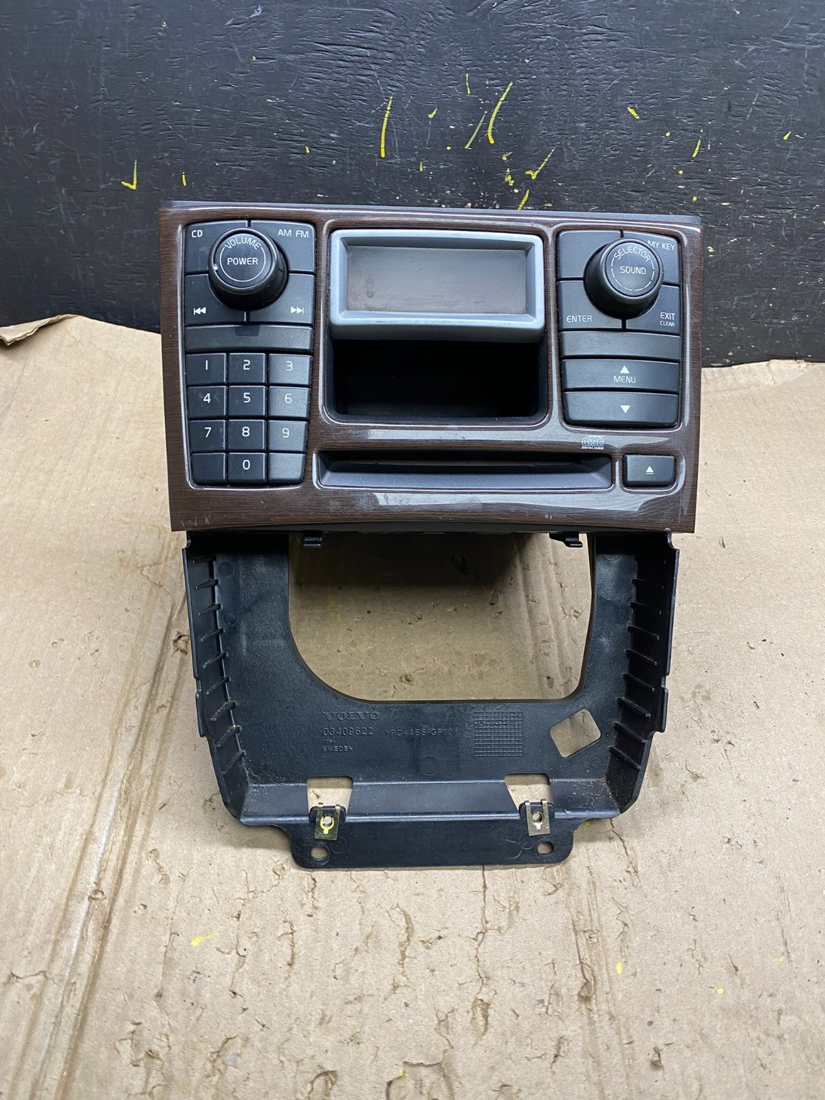 2003 to 2006 Volvo XC90 Center AM/FM Radio Panel Bezel X6100 DG0