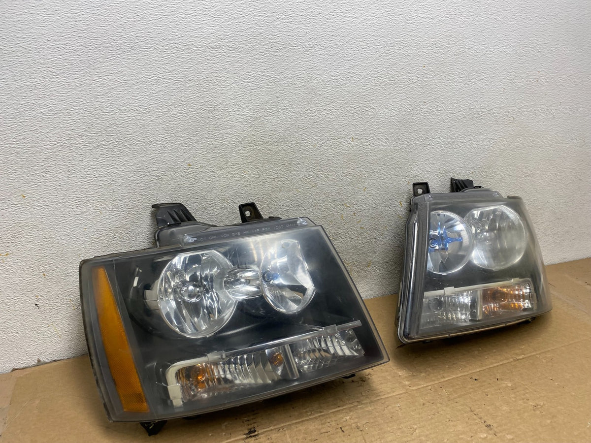 2007 to 2013 Chevrolet Suburban Tahoe Left+Right Set Headlights AH8163 DW1