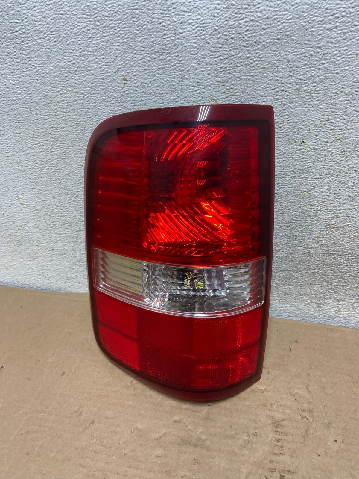 2004 to 2008 Ford F150 F-150 Left Driver LH Side Tail Light AH9448 LK0