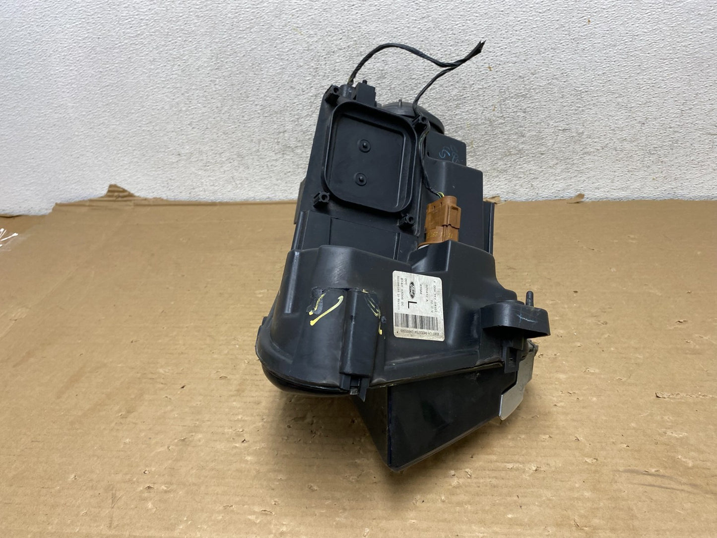 2011 to 2014 Ford Edge Front Left Driver Side Headlight Halogen AG9247 DW7
