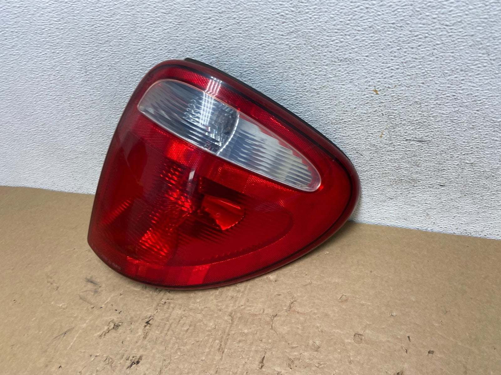2001-2003 Dodge Grand Caravan Right Passenger RH Side Tail Light AF8114 DW1