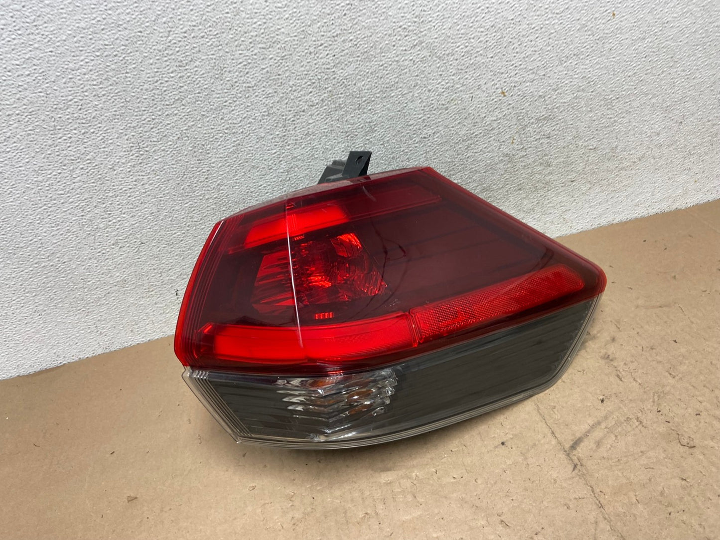 2017 - 2020 Nissan Rogue Outer Right Passenger RH Side Tail Light AG5482 LK0