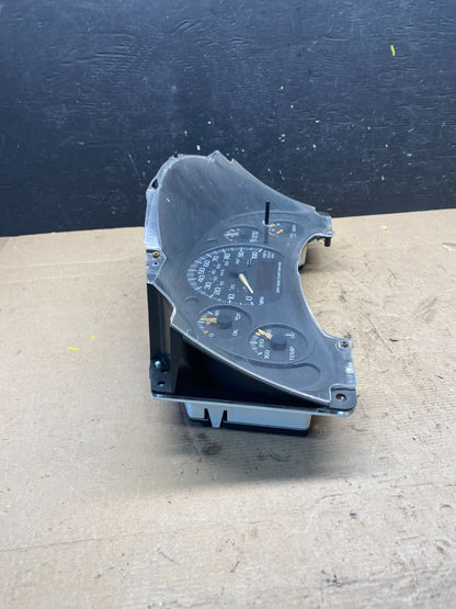 2001 to 2002 Chevrolet Express Speedometer Cluster Gauge N7571 PS1