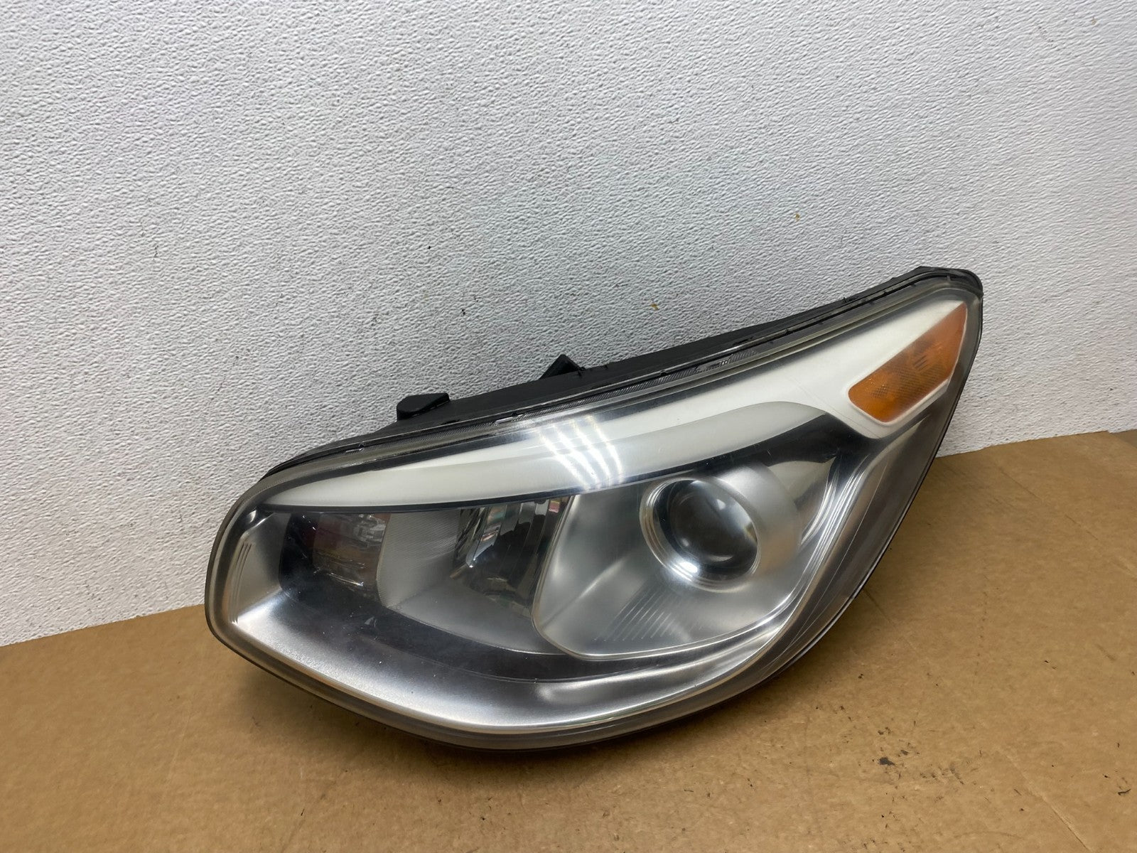 2014 - 2018 Kia Soul Left Driver LH Projector Halogen Headlight AE3169 DG0