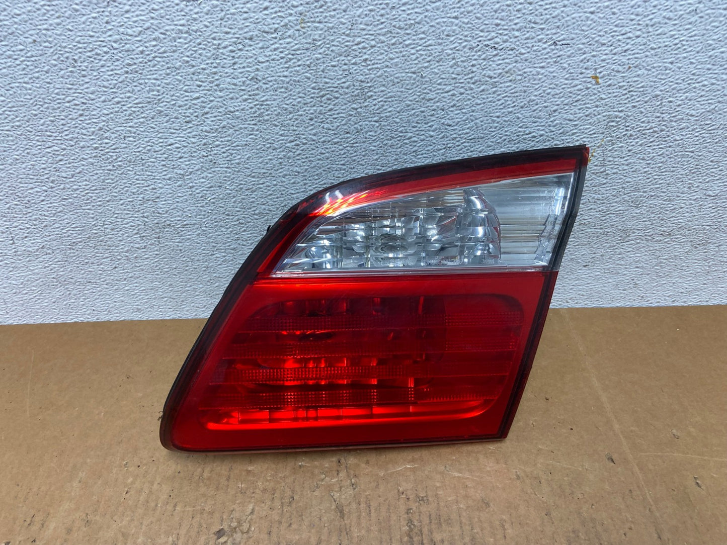 2000-2001 Infiniti i30 Right Passenger Rh Side Tail Light Inner AE1513 LK0