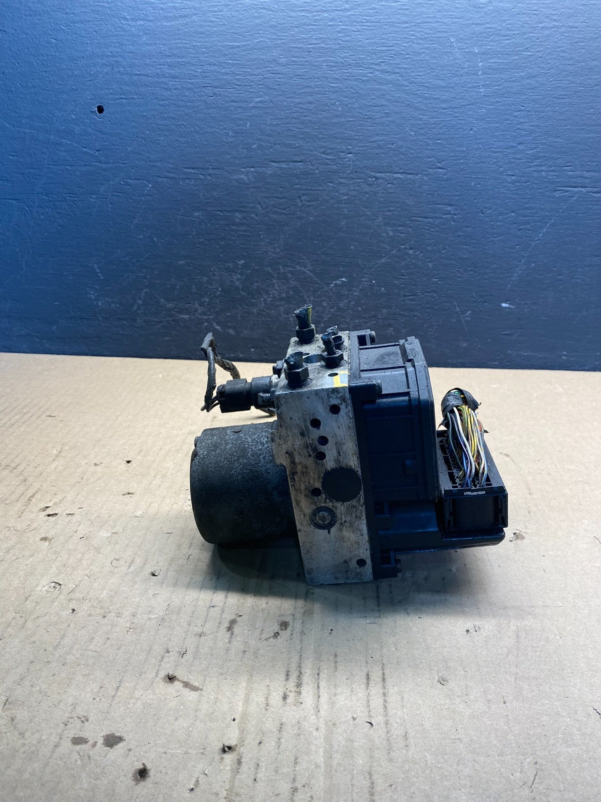 2002 to 2005 BMW X5 ABS Anti-Lock Brake Pump Module OEM AC0988 DG3