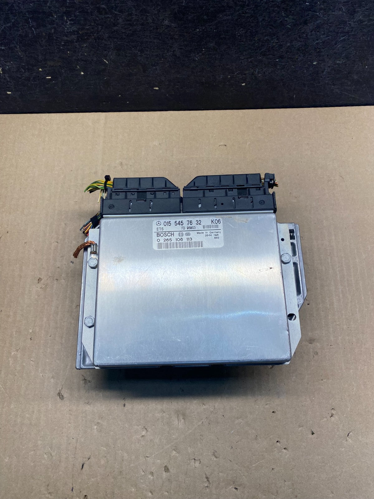 1996 Mercedes E320 Engine Control Unit ECU Module AG9405 DW1
