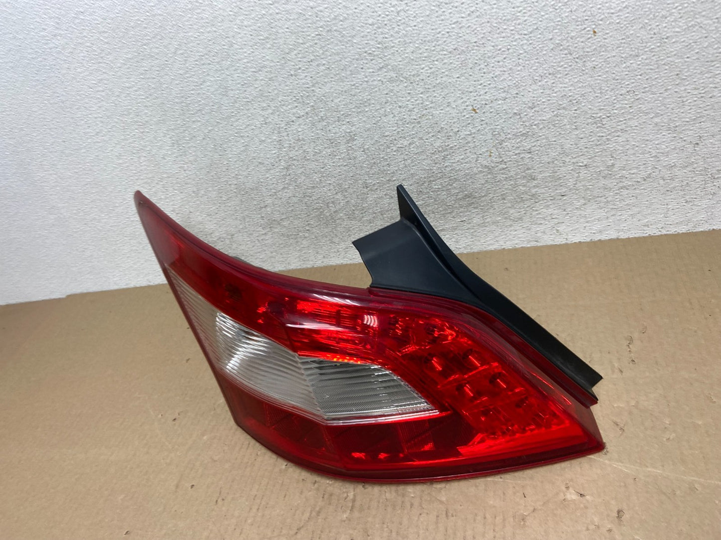 2009 2010 2011 Nissan Maxima Left Driver Lh Side Tail light AG5916 DW1