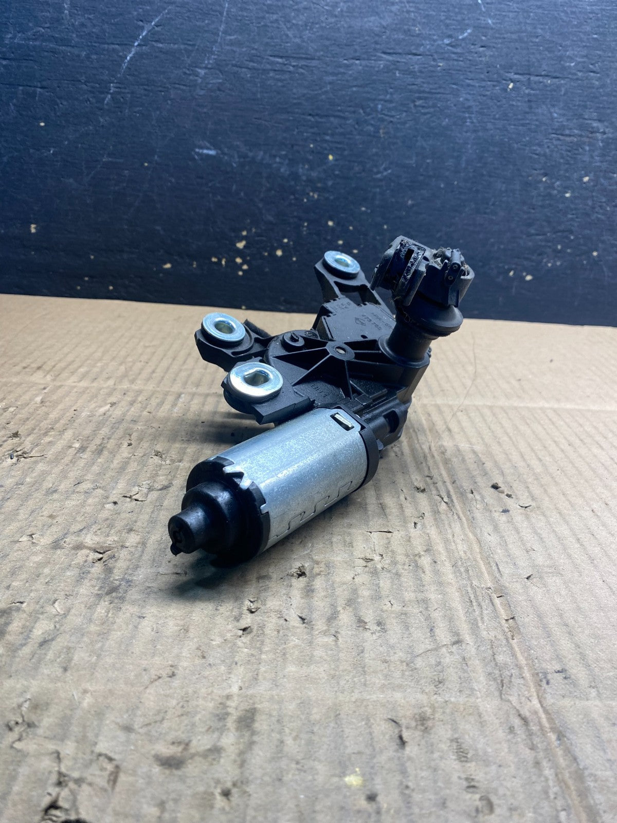 2007 to 2015 Audi Q7 Rear Windshield Washer Wiper Motor AA7462 DG2