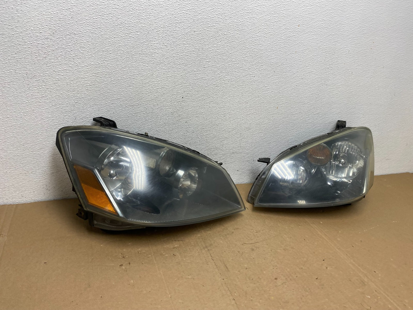 2005 to 2006 Nissan Altima Left+Right Set Halogen Headlights AC5677 DW2