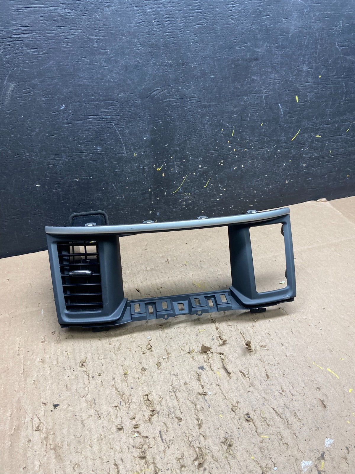 2013 to 2020 Nissan Pathfinder Center Dash Radio Trim Bezel  Surround T6427 DG0