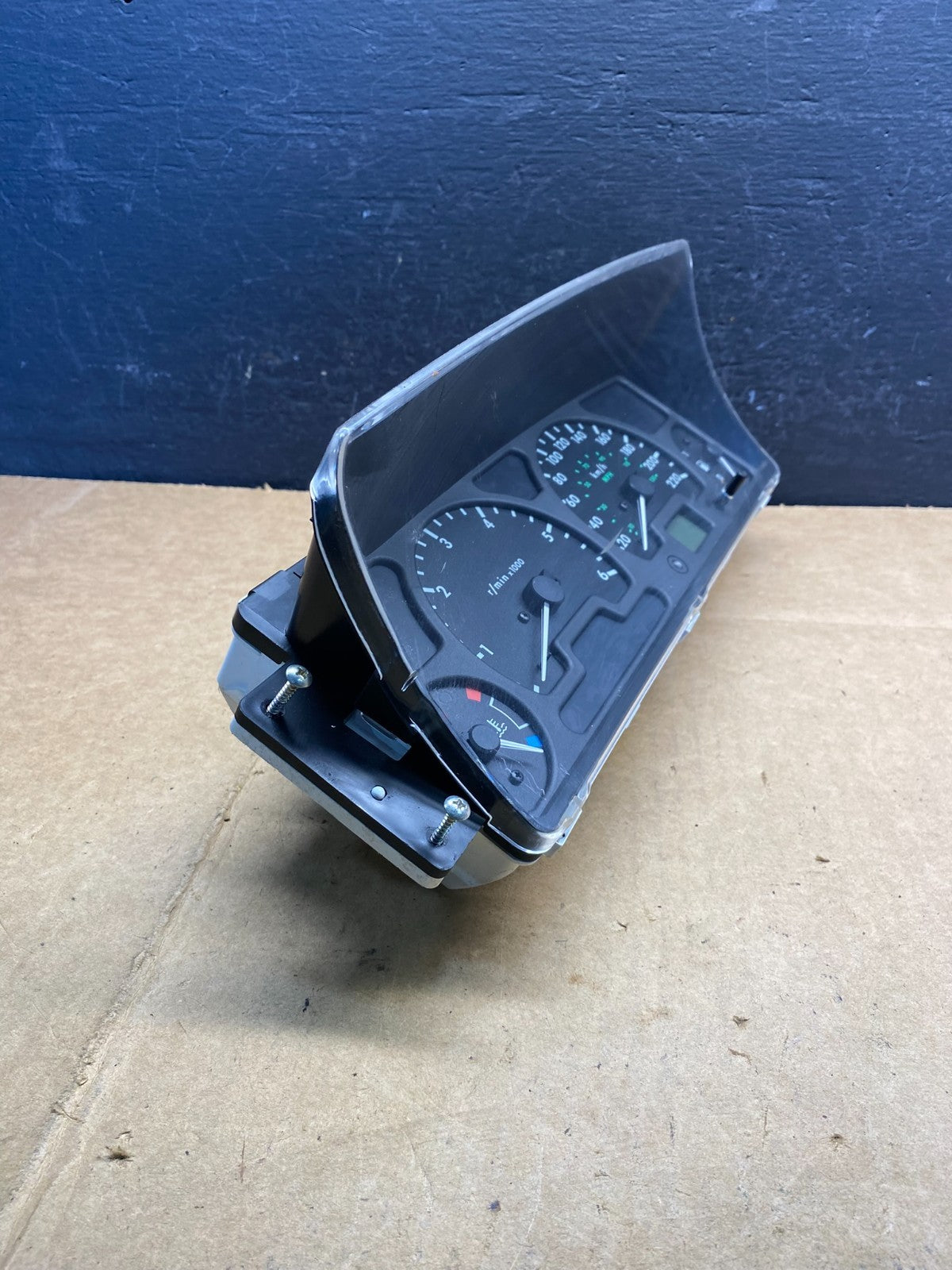 1999 to 2002 Land Rover Discovery II Speedometer Cluster Gauge ad3700 DG1