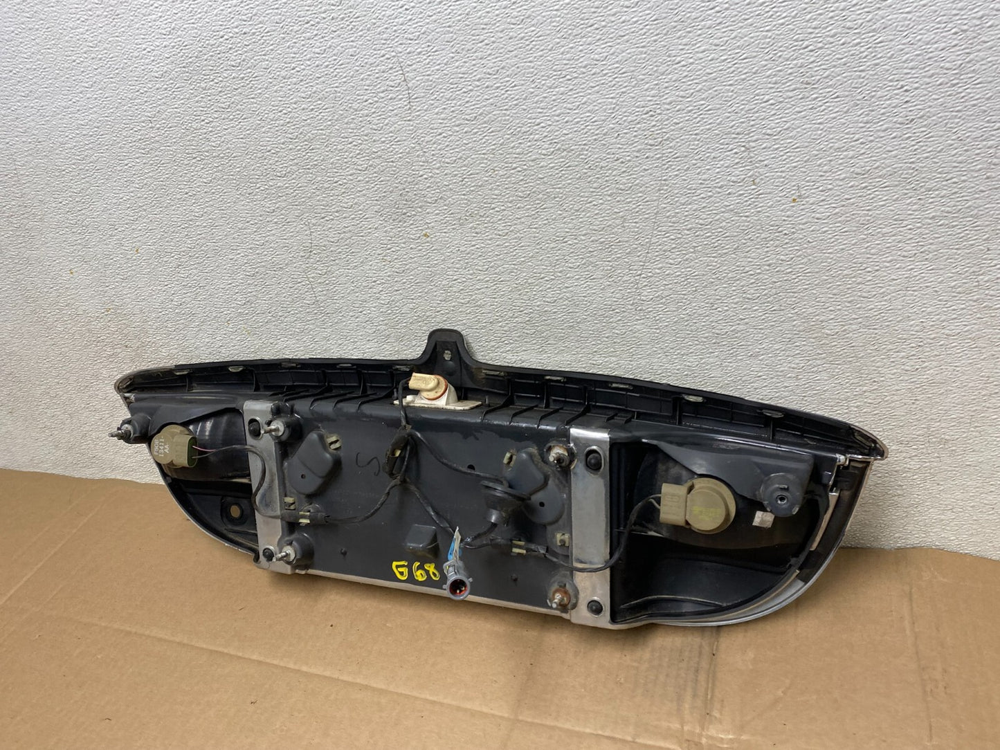 1999-2002 Lincoln Continental License Plate Panel Backup Lights Trim g68406