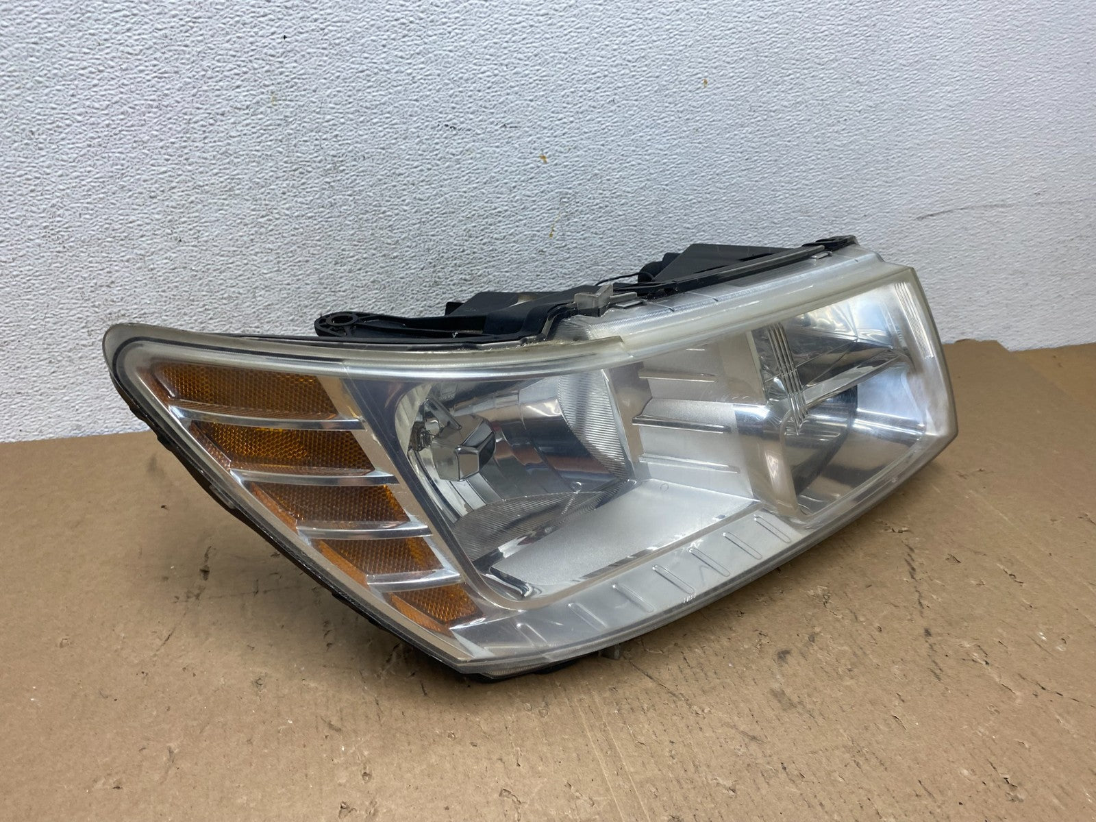 2009 to 2017 Dodge Journey Headlight Right Passenger Rh Halogen AD8067 DW2