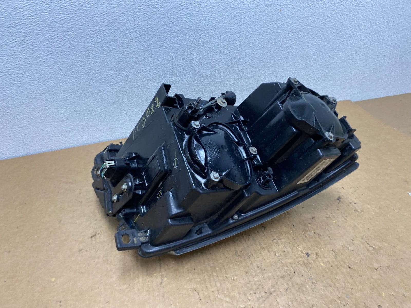 Halogen 2008 to 2014 Cadillac CTS Headlight Right Passenger Rh AC3622 DW8