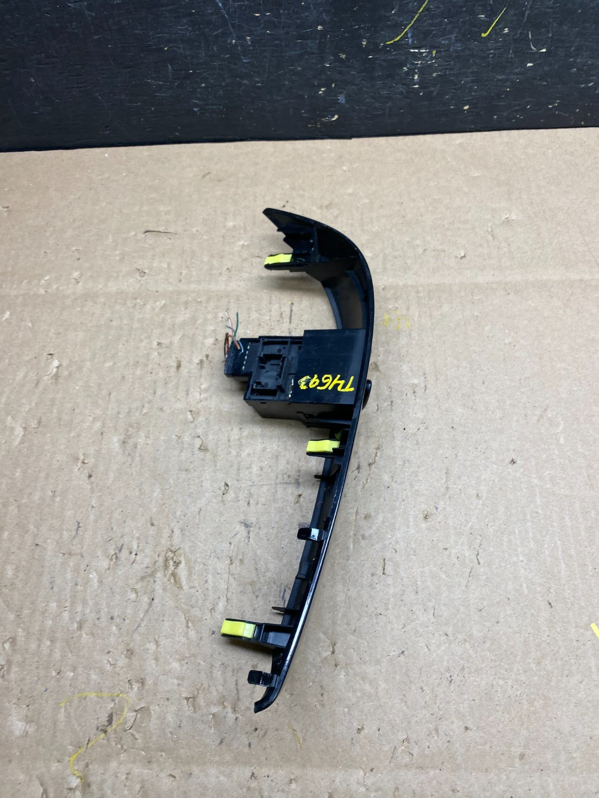 2004 to 2010 Toyota Sienna Switch Key Light Indicator Bezel Trim T4693 DG2