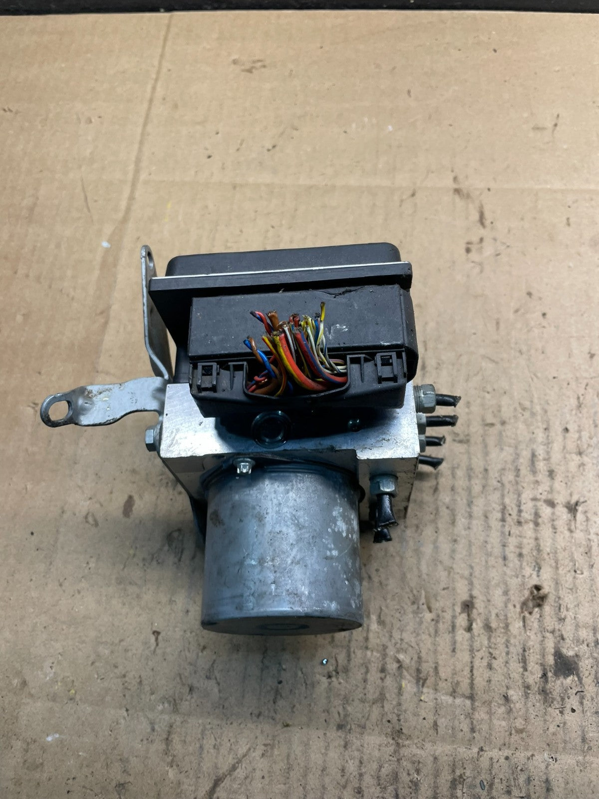 2006 to 2011 BMW 325Xi 330Xi ABS Anti-Lock Brake Pump 6775180-01 OEM W6784 DG2