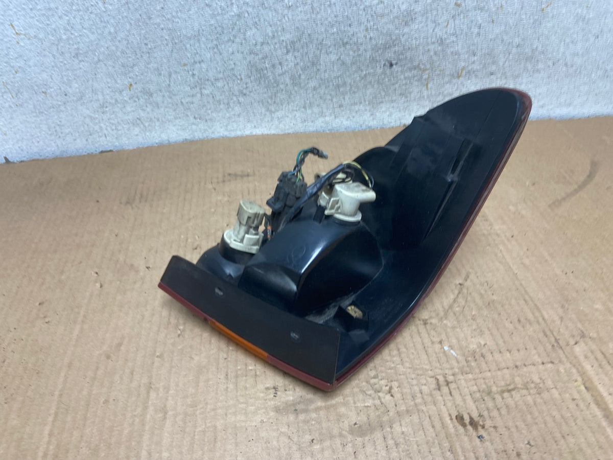2000-2002 Saturn SL S-Series Right Passenger RH Side Tail Light AI7013 LK5