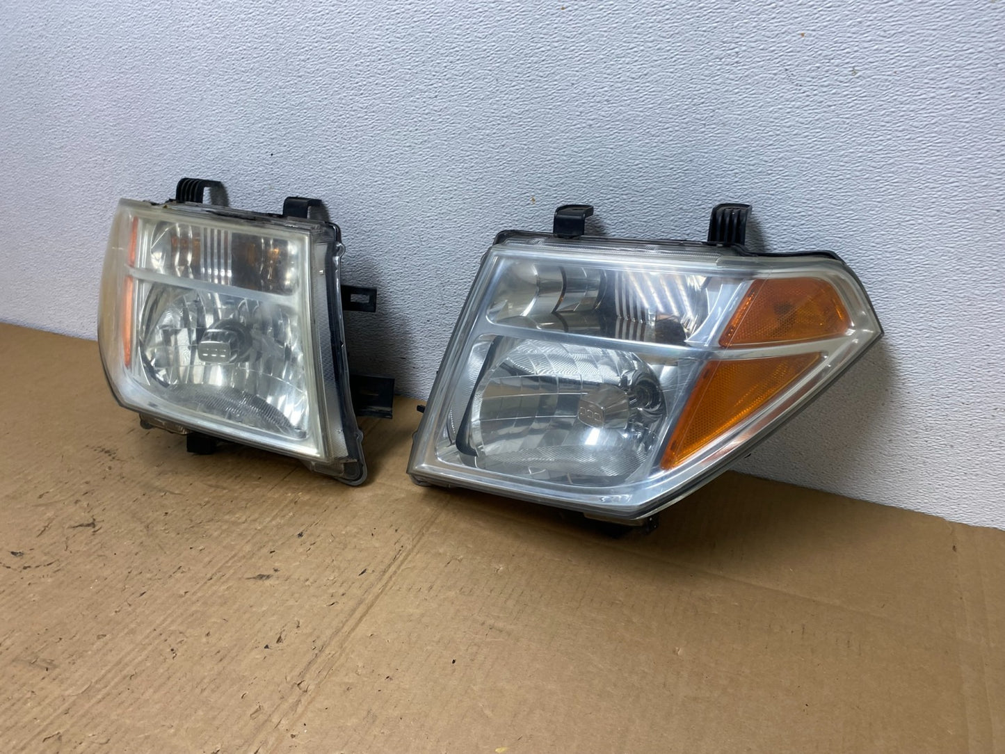2005 2006 2007 Nissan Pathfinder Halogen Headlights Left+Right AC7709 DW1
