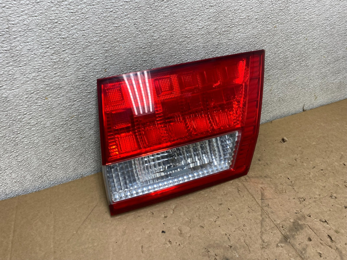 2005 2006 2007 Honda Odyssey Inner Right Passenger RH Tail Light V0309 DW2